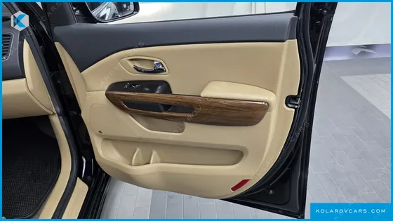 KIA CARNIVAL 9-SEATER HI-LIMOUSINE