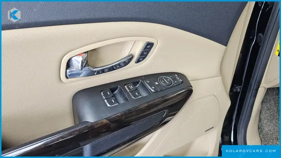KIA CARNIVAL 9-SEATER NOBLESSE SPECIAL