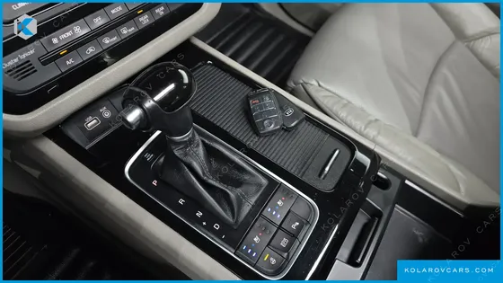 KIA CARNIVAL 9-SEATER NOBLESSE