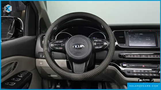 KIA CARNIVAL 9-SEATER NOBLESSE