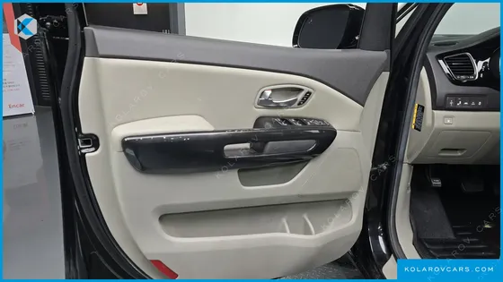 KIA CARNIVAL 9-SEATER NOBLESSE