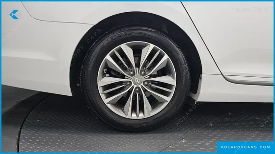 HYUNDAI GRANDEUR HG240 MODERN