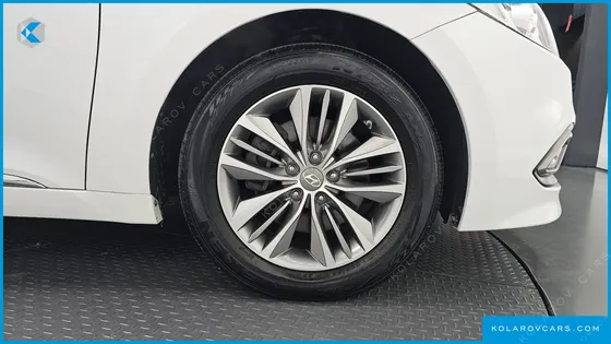 HYUNDAI GRANDEUR HG240 MODERN