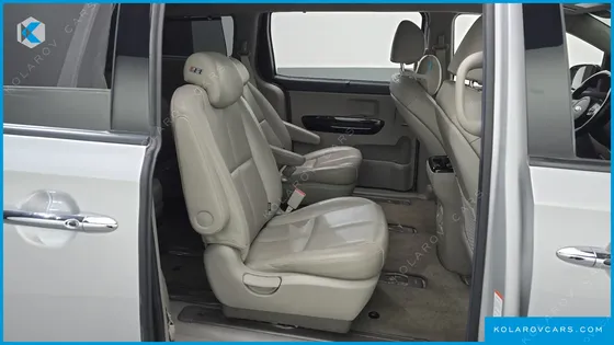 KIA CARNIVAL 9-SEATER NOBLESSE