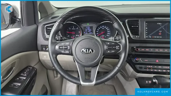 KIA CARNIVAL 9-SEATER NOBLESSE