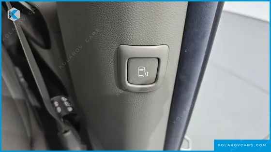 KIA CARNIVAL 9-SEATER NOBLESSE