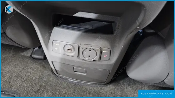 KIA CARNIVAL 9-SEATER PRESTIGE