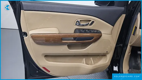 KIA CARNIVAL 9-SEATER HI-LIMOUSINE