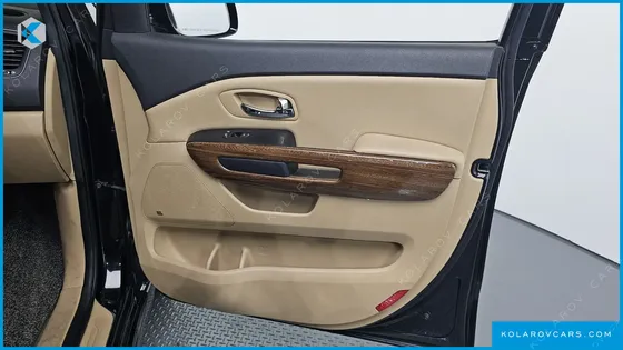KIA CARNIVAL 9-SEATER HI-LIMOUSINE
