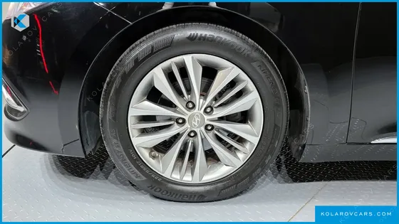 HYUNDAI GRANDEUR HG240 MODERN