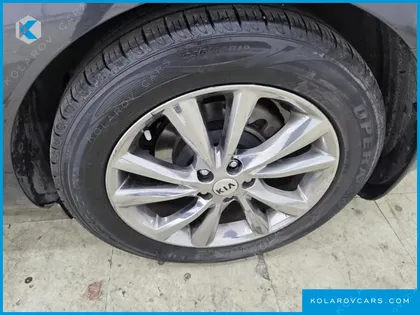 KIA CARNIVAL 9-SEATER NOBLESSE SPECIAL