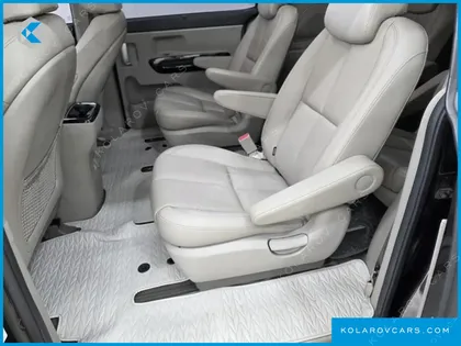 KIA CARNIVAL 9-SEATER NOBLESSE SPECIAL