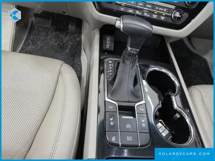 KIA CARNIVAL 9-SEATER NOBLESSE SPECIAL
