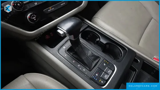 KIA CARNIVAL 9-SEATER LUXURY