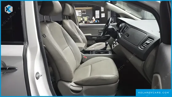 KIA CARNIVAL 9-SEATER LUXURY