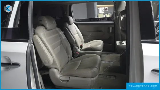 KIA CARNIVAL 9-SEATER LUXURY