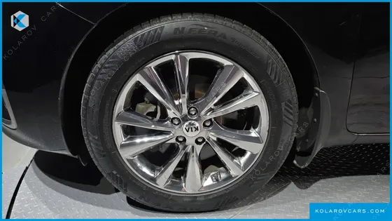 KIA CARNIVAL 9-SEATER PRSTIGE