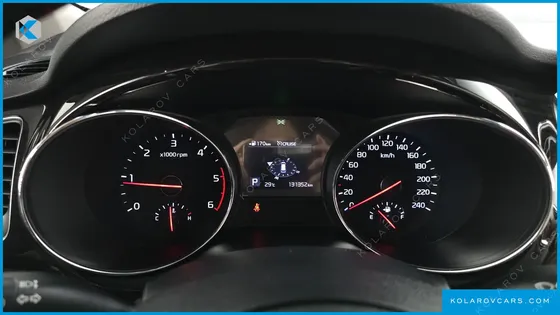 KIA CARNIVAL 9-SEATER PRSTIGE