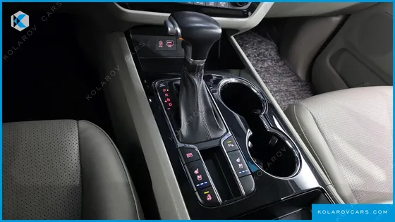 KIA CARNIVAL 9-SEATER PRSTIGE