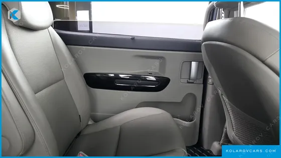 KIA CARNIVAL 9-SEATER PRSTIGE