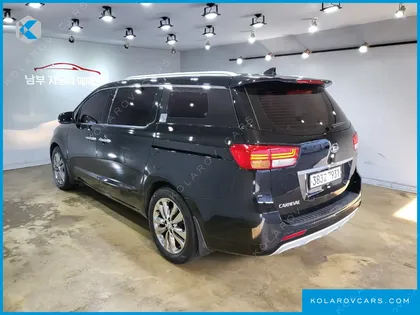 KIA CARNIVAL 9-SEATER PRESTIGE