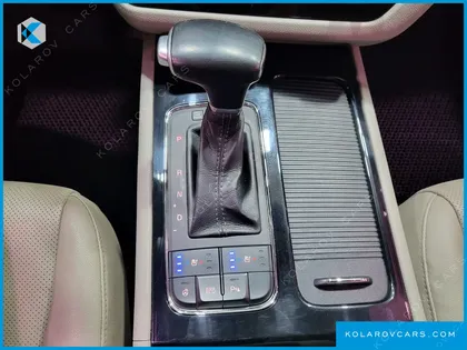 KIA CARNIVAL 9-SEATER PRESTIGE