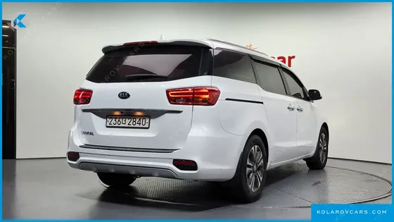 KIA CARNIVAL 9-SEATER LUXURY