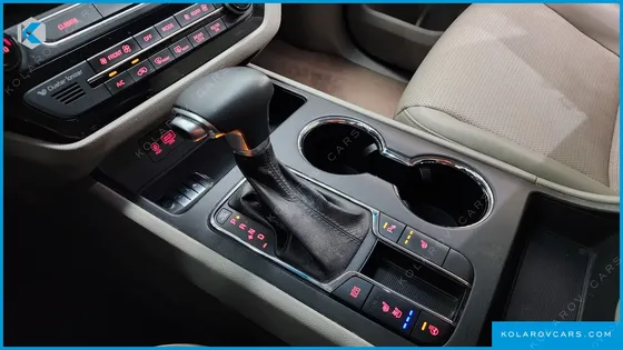 KIA CARNIVAL 9-SEATER LUXURY
