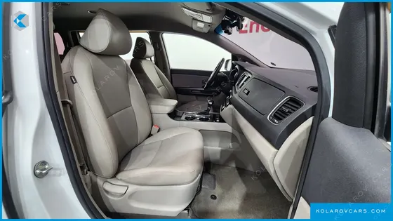 KIA CARNIVAL 9-SEATER LUXURY