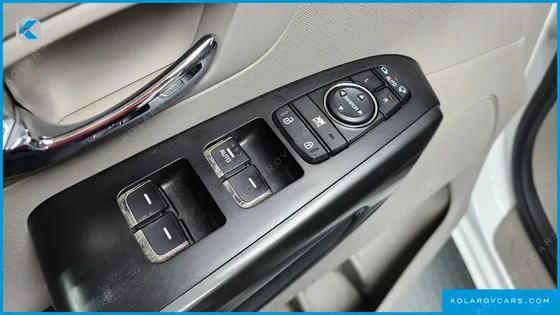 KIA CARNIVAL 9-SEATER LUXURY