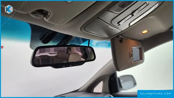 KIA CARNIVAL 9-SEATER LUXURY
