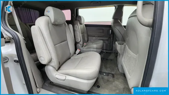 KIA CARNIVAL 9-SEATER LUXURY