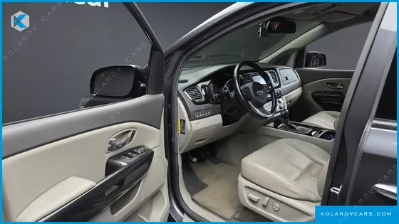KIA CARNIVAL 9-SEATER NOBLESSE