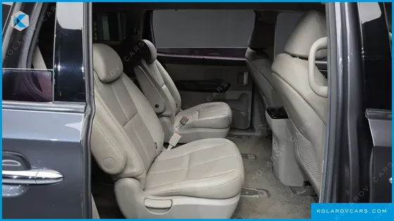 KIA CARNIVAL 9-SEATER NOBLESSE