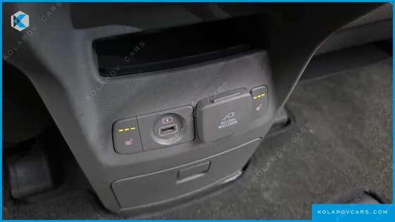 KIA CARNIVAL 9-SEATER NOBLESSE