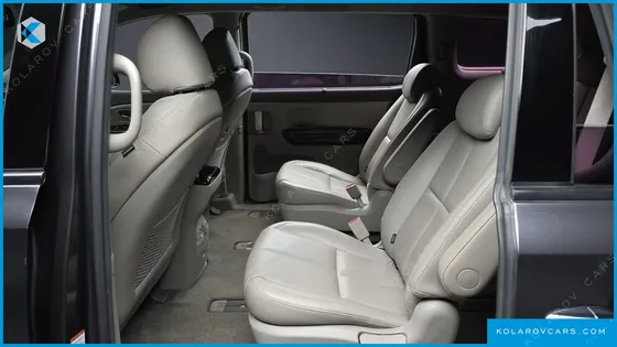 KIA CARNIVAL 9-SEATER NOBLESSE