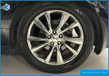 KIA CARNIVAL 9-SEATER PRSTIGE