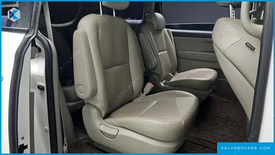 KIA CARNIVAL 9-SEATER LUXURY