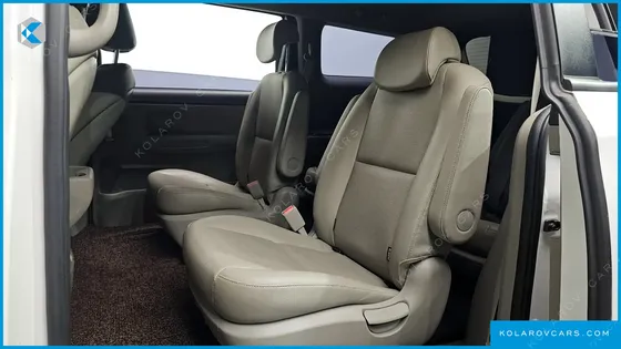 KIA CARNIVAL 9-SEATER LUXURY