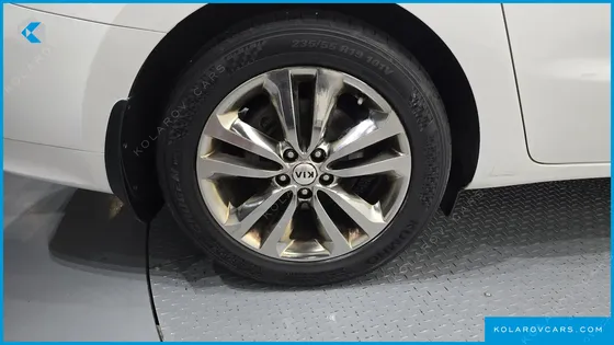 KIA CARNIVAL 9-SEATER PRESTIGE