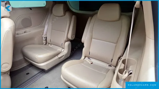 KIA CARNIVAL 9-SEATER PRSTIGE