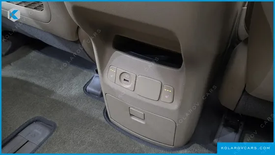 KIA CARNIVAL 9-SEATER PRSTIGE
