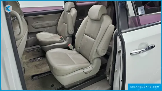 KIA CARNIVAL 9-SEATER LUXURY