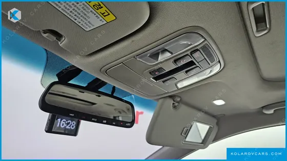 KIA CARNIVAL 9-SEATER LUXURY