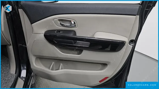 KIA CARNIVAL 11-SEATER PRESTIGE