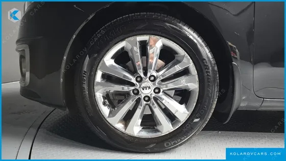KIA CARNIVAL 9-SEATER PRESTIGE