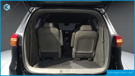KIA CARNIVAL 9-SEATER PRESTIGE