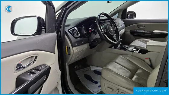 KIA CARNIVAL 9-SEATER NOBLESSE