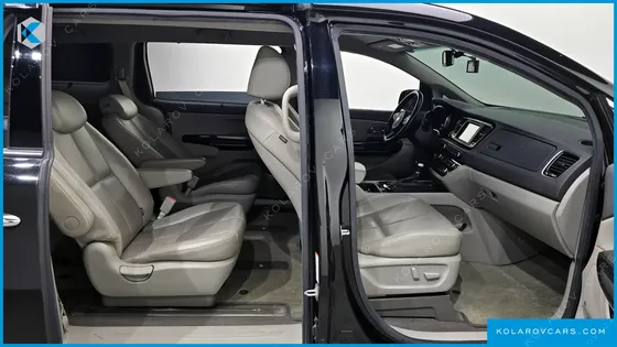 KIA CARNIVAL 9-SEATER NOBLESSE
