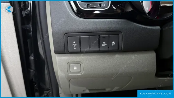 KIA CARNIVAL 9-SEATER NOBLESSE